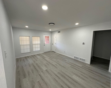 522 Donald Drive - Photo Thumbnail 1