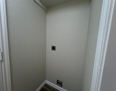 7150 Tularosa Court - Photo Thumbnail 30