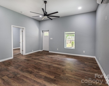 19513 Meridian Street - Photo Thumbnail 6