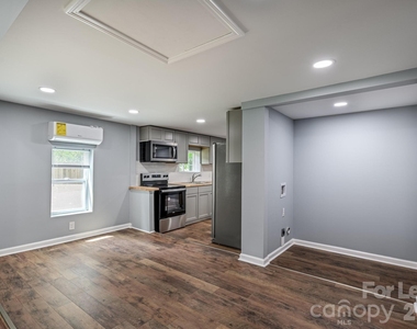19513 Meridian Street - Photo Thumbnail 8