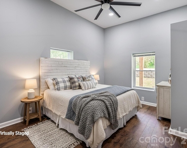 19513 Meridian Street - Photo Thumbnail 12