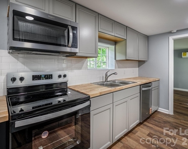 19513 Meridian Street - Photo Thumbnail 9
