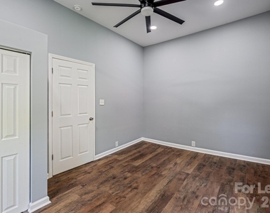 19513 Meridian Street - Photo Thumbnail 14