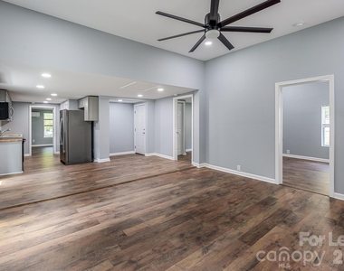 19513 Meridian Street - Photo Thumbnail 3