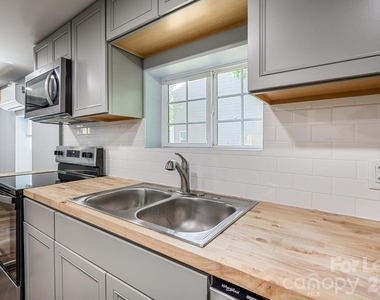 19513 Meridian Street - Photo Thumbnail 10