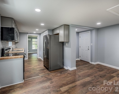 19513 Meridian Street - Photo Thumbnail 5