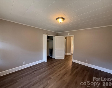 113 Garrison Drive - Photo Thumbnail 3