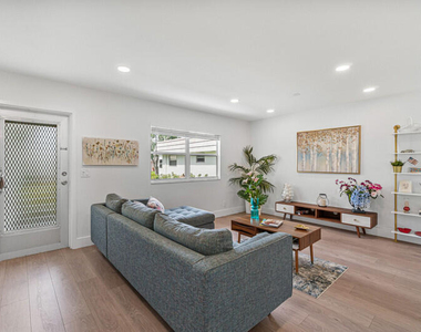 70 Valencia C - Photo Thumbnail 5