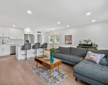 70 Valencia C - Photo Thumbnail 4