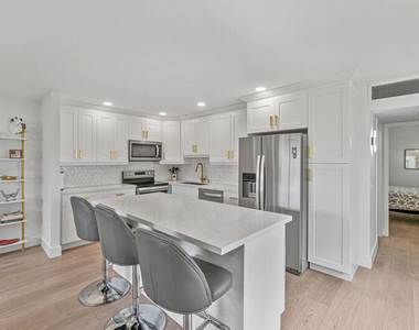 70 Valencia C - Photo Thumbnail 3