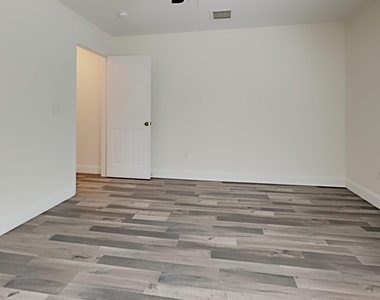 2052 Se Heathwood Circle - Photo Thumbnail 11