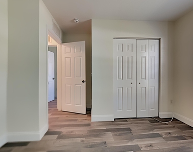 2052 Se Heathwood Circle - Photo Thumbnail 3