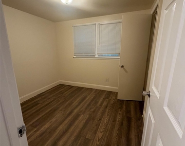 13327 Central Avenue - Photo Thumbnail 4