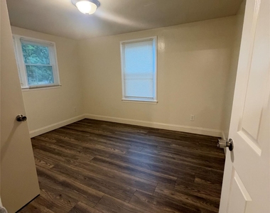 13327 Central Avenue - Photo Thumbnail 5