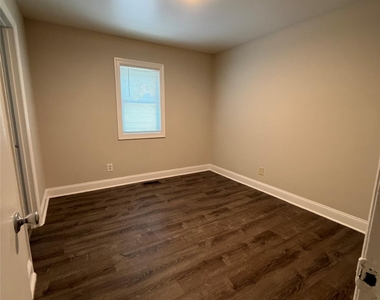 608 Peaceful Glen Road - Photo Thumbnail 5