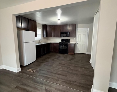 608 Peaceful Glen Road - Photo Thumbnail 1