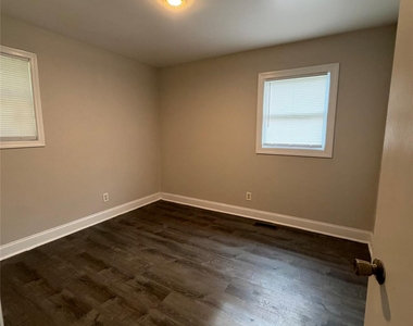 608 Peaceful Glen Road - Photo Thumbnail 8