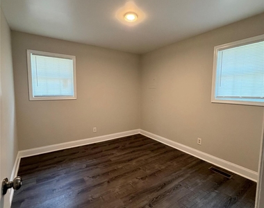 608 Peaceful Glen Road - Photo Thumbnail 9