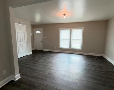 608 Peaceful Glen Road - Photo Thumbnail 2