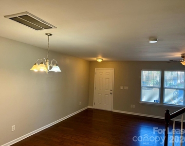 10162 Ballyclare Court - Photo Thumbnail 4