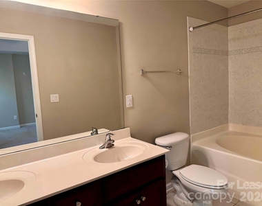 212 Bland Street W - Photo Thumbnail 9