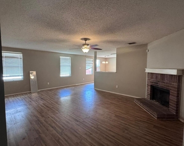 5409 Comanche Wells Drive - Photo Thumbnail 12