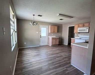 5409 Comanche Wells Drive - Photo Thumbnail 2