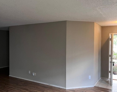 5409 Comanche Wells Drive - Photo Thumbnail 15