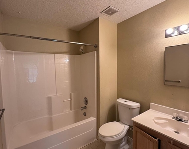 5409 Comanche Wells Drive - Photo Thumbnail 9