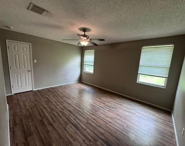 5409 Comanche Wells Drive - Photo Thumbnail 10