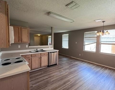 5409 Comanche Wells Drive - Photo Thumbnail 4