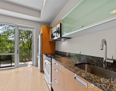 1133 Metropolitan Avenue - Photo Thumbnail 7