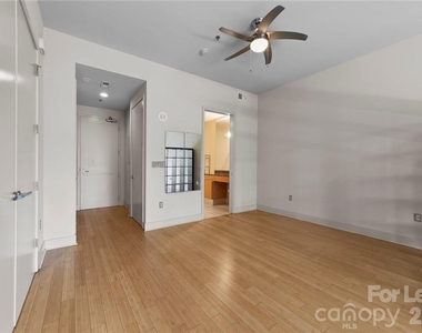 1133 Metropolitan Avenue - Photo Thumbnail 15