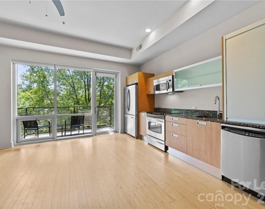 1133 Metropolitan Avenue - Photo Thumbnail 6