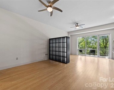 1133 Metropolitan Avenue - Photo Thumbnail 12