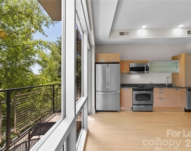 1133 Metropolitan Avenue - Photo Thumbnail 9