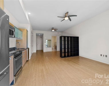 1133 Metropolitan Avenue - Photo Thumbnail 4