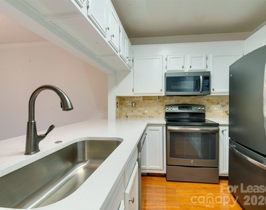 19827 Henderson Road - Photo Thumbnail 15