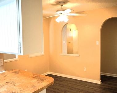 1104 Cedar Hill Lane - Photo Thumbnail 2