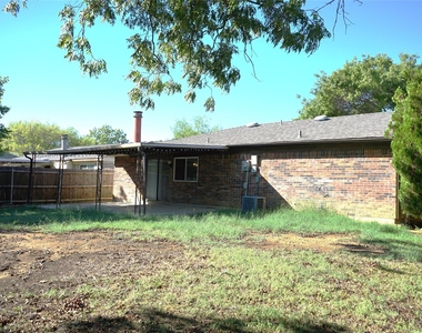 1104 Cedar Hill Lane - Photo Thumbnail 9