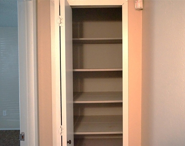 1104 Cedar Hill Lane - Photo Thumbnail 8