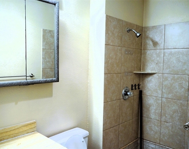 1104 Cedar Hill Lane - Photo Thumbnail 5
