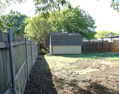 1104 Cedar Hill Lane - Photo Thumbnail 10