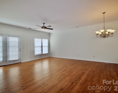 10222 Alexander Martin Avenue - Photo Thumbnail 7
