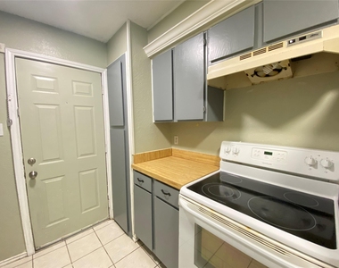 604 Lost Springs Court - Photo Thumbnail 8