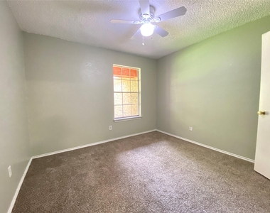 604 Lost Springs Court - Photo Thumbnail 14