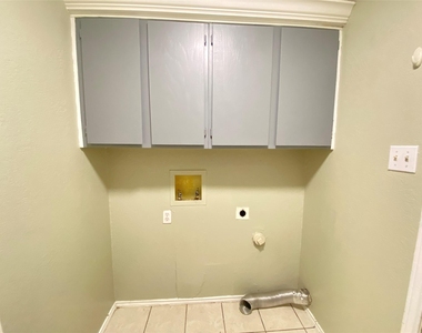 604 Lost Springs Court - Photo Thumbnail 9