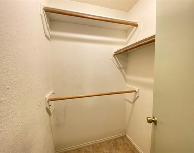 604 Lost Springs Court - Photo Thumbnail 12