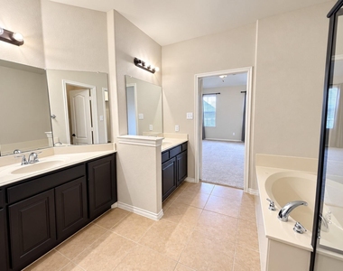 4248 Comanche Drive - Photo Thumbnail 7