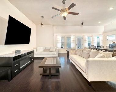 1008 Hoxton Lane - Photo Thumbnail 3